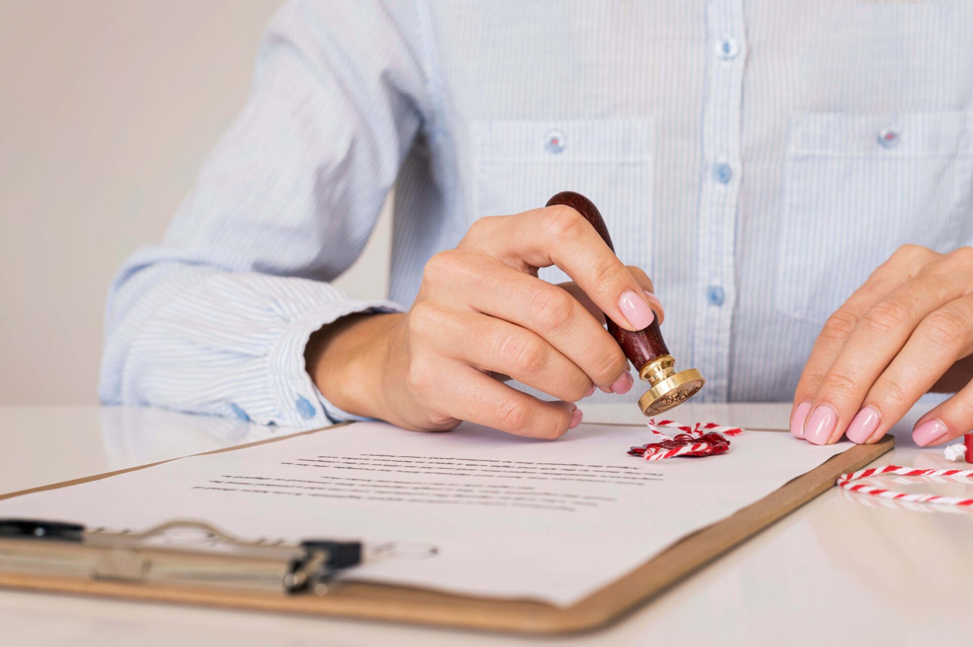 Notary Public Qatar's Store